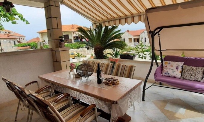 Postira Apartment | Two bedroom apartment with terrace Postira, Brač (A-12291-b)