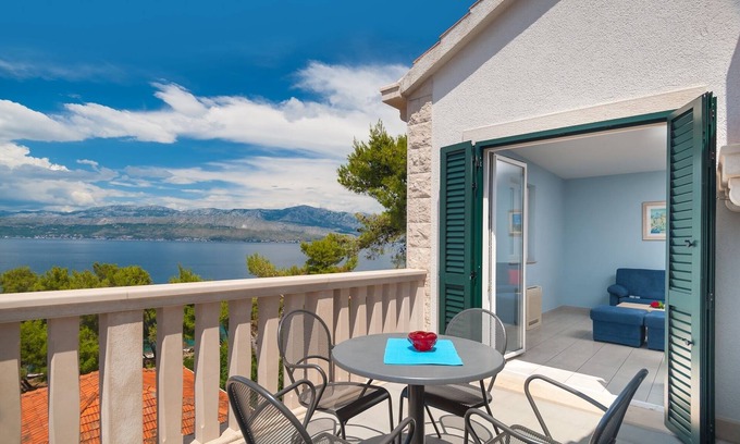 Postira Apartment | Two bedroom apartment with balcony and sea view Postira, Brač (A-15242-d)