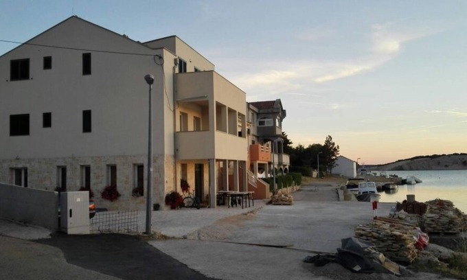 Simuni Apartment | Two bedroom apartment with balcony and sea view Šimuni, Pag (A-18386-a)
