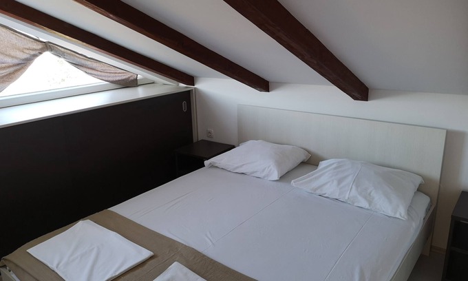 Lopar Apartment | Two bedroom apartment with balcony Lopar, Rab (A-16680-e)