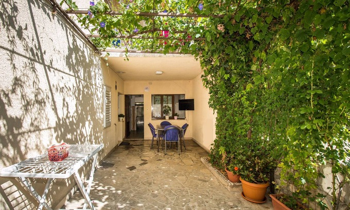 Trpanj Apartment | Two bedroom apartment with terrace Trpanj, Pelješac (A-11545-b)