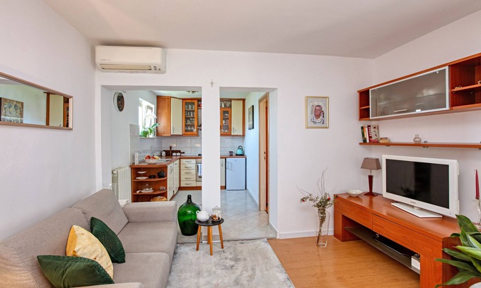 Tijesno Apartment | Two bedroom apartment with terrace Tisno, Murter (A-815-c)