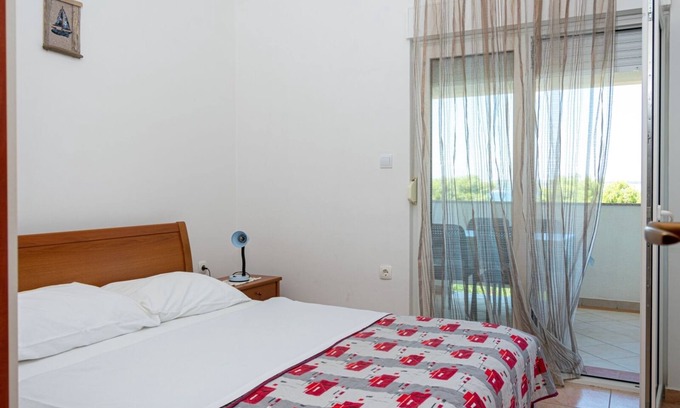 Tkon Apartment | Two bedroom apartment with terrace and sea view Tkon, Pašman (A-19914-a)