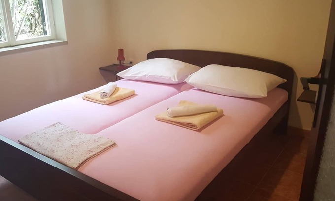 Valun Apartment | Two bedroom apartment with terrace and sea view Valun, Cres (A-386-a)