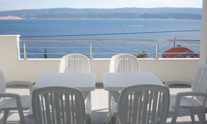 Stanici Apartment | Two bedroom apartment with terrace and sea view Stanići, Omiš (A-2763-c)