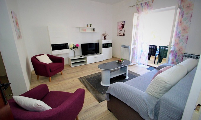 Pag Apartment | Two bedroom apartment with balcony and sea view Pag (A-13060-c)