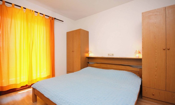 Palit Apartment | Two bedroom apartment with balcony Palit, Rab (A-5044-a)