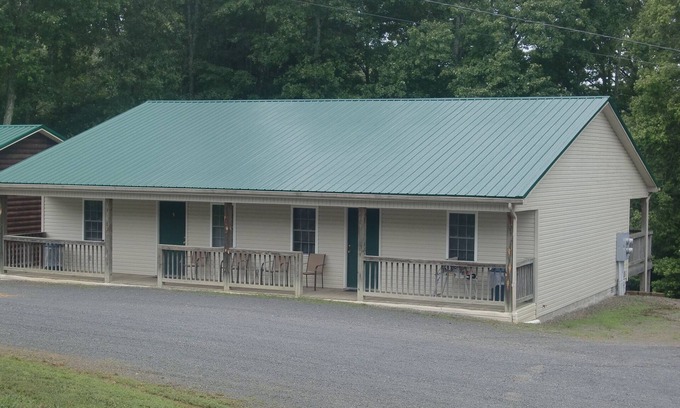 Russell Springs Cabin | Two-Bedroom Cabin @ LakePointe Resort - no cleaning fees!