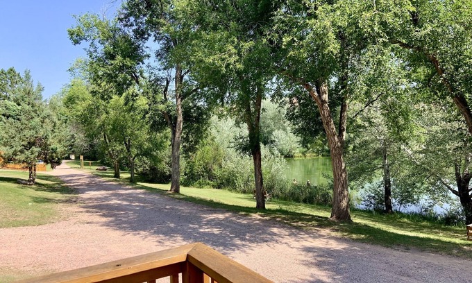 Hot Springs Cabin | Two bedroom cabin, private lake, pet friendly