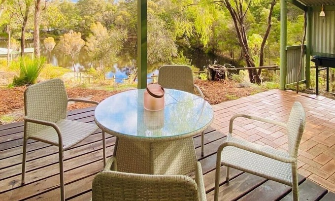 Peerabeelup House | Two-Bedroom Chalet with Private Patio - Kingfisher Pemberton