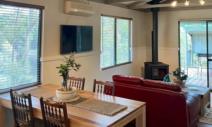 Peerabeelup House | Two-Bedroom Chalet with Spa - Ibis Pemberton