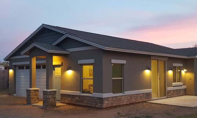Gilbert House | Two Bedroom, clean guest house in Gilbert