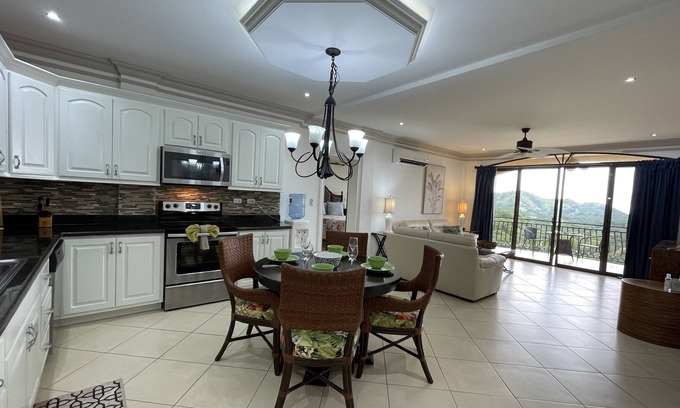 Coco Apartment | Two Bedroom condo with breathtaking ocean view !