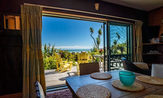 Punakaiki Cottage | Two bedroom cottage with sea views, Punakaiki