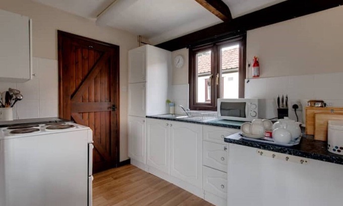 Colchester Cottage | Two Bedroom Cottage -Shared Pool