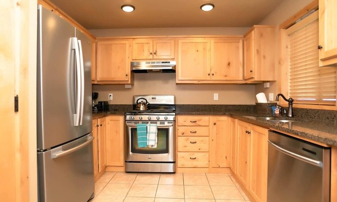 Rexburg Apartment | Two Bedroom Double King Suite-Free Breakfast/dinn