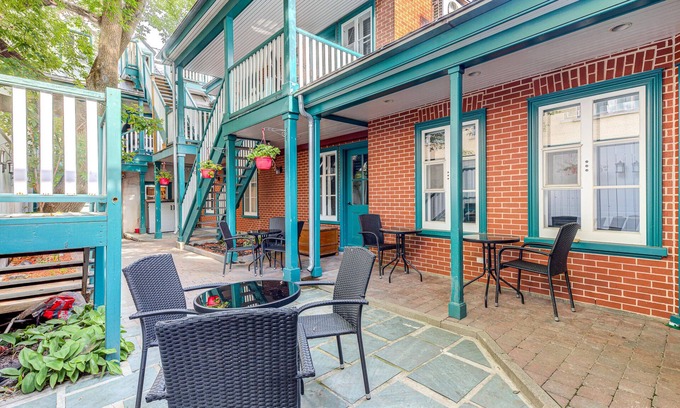 Vieux-Quebec-Cap-Blanc-colline Parlementaire Apartment | Two bedroom Escape in Old Quebec