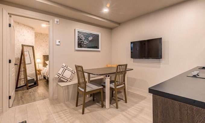 Vieux-Quebec-Cap-Blanc-colline Parlementaire Apartment | Two bedroom Escape in the Heart of Old Quebec