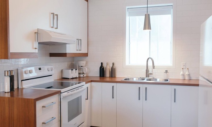 Rouyn-Noranda Apartment | Two-bedroom flat with sofa bed near the Parc Botanique (Le Contemporain)