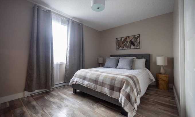 Rouyn-Noranda Apartment | Two-bedroom flat + sofa bed in the city centre (Le Court-toit)