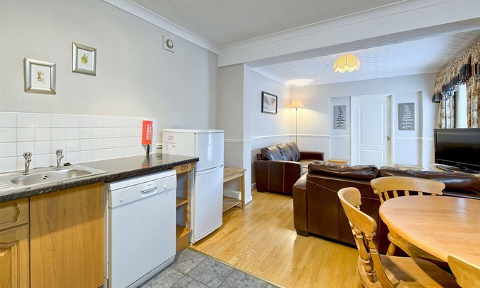 Catford Apartment | Two bedroom Garden Maisonette in London