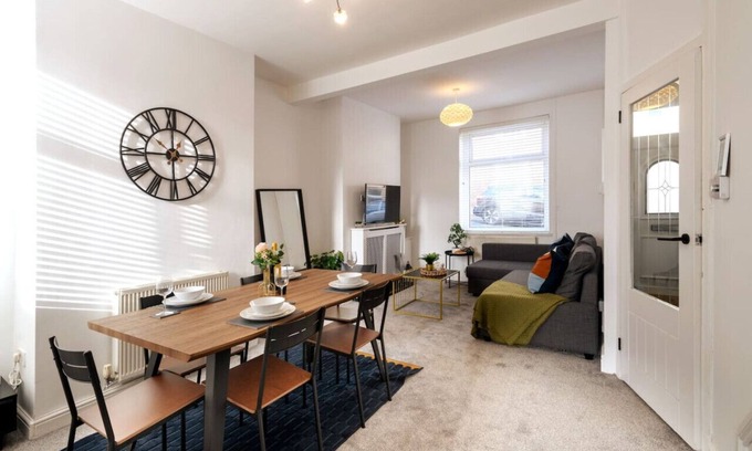 Barry House | Two-Bedroom Townhouse