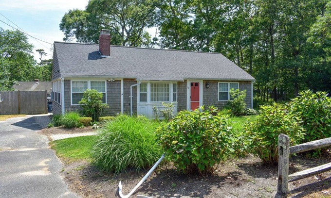 West Dennis House | Two bedroom home just a quick drive to West Dennis Beaches