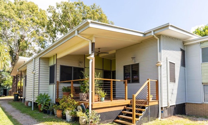 Nudgee Beach House | Two Bedroom Home near Nudgee Beach