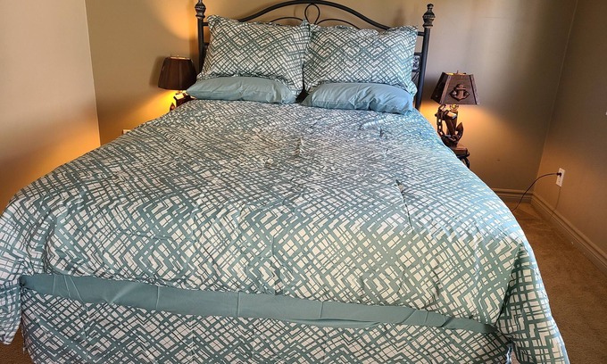 Orleans Village - Chateauneuf House | Two Bedroom home nestled in a quite Orleans neighborhood. 12 minutes to downtown