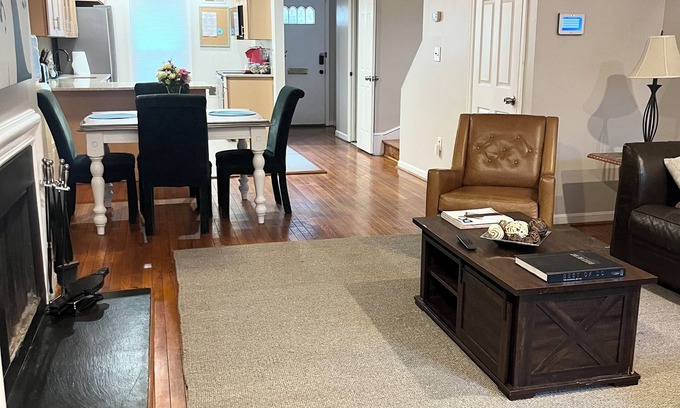 Buzzard Point House | Two-bedroom house walk to National Mall, Smithsonian, or Nationals Baseball game