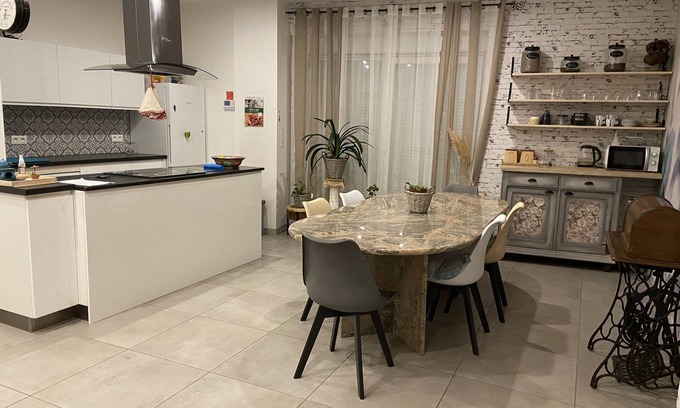 Creutzwald House | Two-bedroom house with terrace and direct lake access