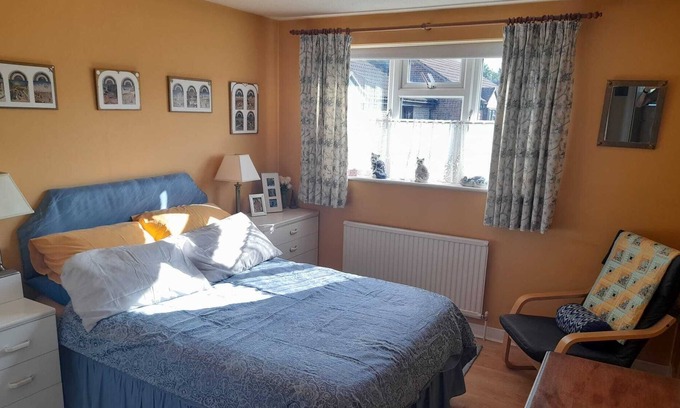 Beckingham House | Two Bedroom House With a Stairlift and Lovely Garden in Cul-de-sac in Maldon