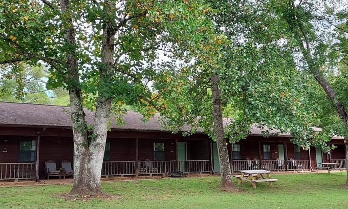 Spring City Hotel | Two Bedroom Lodge Room