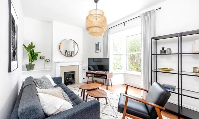 Pontcanna Apartment | Two Bedroom Pontcanna Townhouse Close To City Centre & Beautiful Parkland