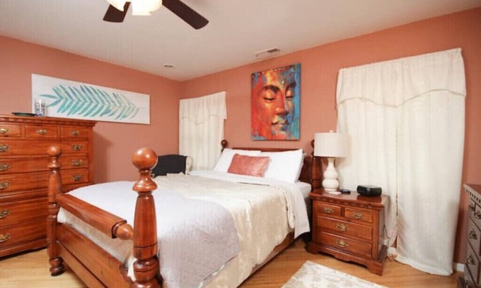 Lynchburg House | Two bedroom Private and Spacious space 1000sq ft.