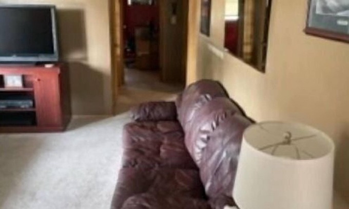 Waupun House | Two bedroom ranch that sleeps 5 Ideal for NFL Draft, EAA, Little League tourneys