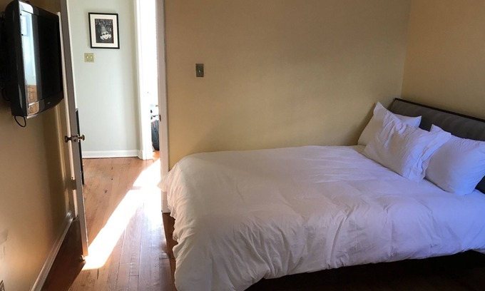 Foggy Bottom House | Two bedroom row house in Foggy Bottom — perfect for George Washington students