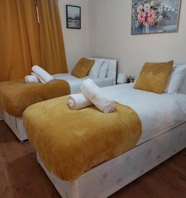 Smethwick Apartment | Two Bedroom Semi-detached Modern House in Birmingham