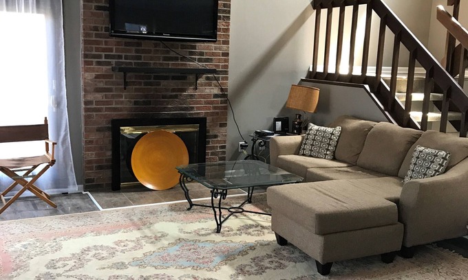 Bratenahl House | Two Bedroom Townhouse in Cleveland near Downtown and the Lake