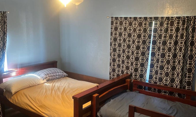 Eastside Apartment | Two bedroom upper unit in a house downtown Long Beach