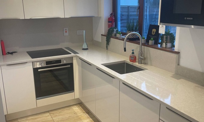 Crosshaven House | Two bedroomed house close to villagen