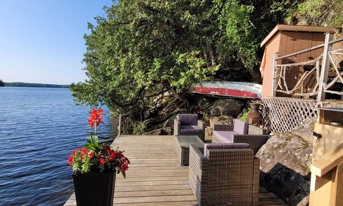 Frontenac Cottage | Two bedrooms and a loft with a bunkie on side lakefront cottage on Bobs Lake