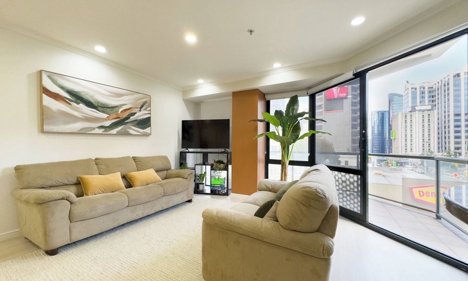 Auckland Central Business District Apartment | Two bedrooms Condo with Skytower View