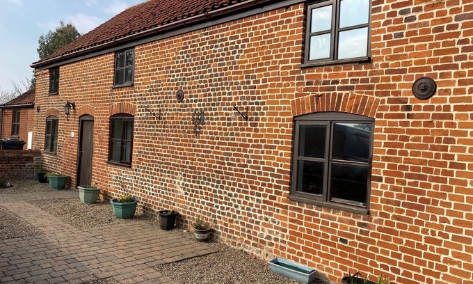Dilham House | Two Brickground Large Victorian Cottage With Beautiful Garden