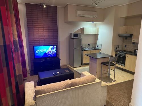 Downtown Johannesburg Hotel | Two brothers at Mapungubwe