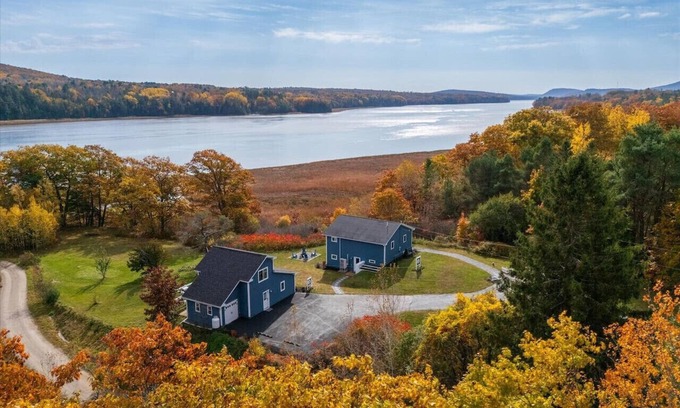 Winterport Cottage | Two Cottages on the River near Acadia
