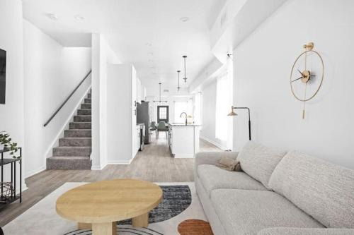 Holy Cross House | TWO CozySuites 3BR - Arsenal Heights, Indy