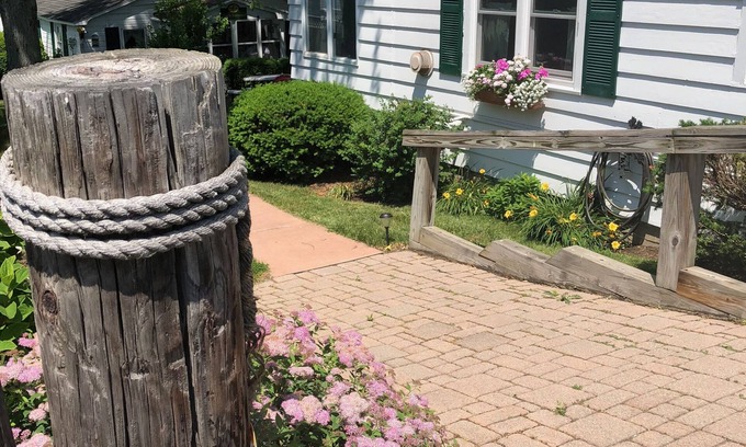Canandaigua Cottage | Two Darling Finger Lakes Region Cottages On The Shores of Canandaigua Lake Ny.