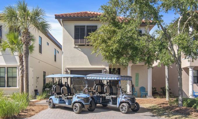 Villa Lago House | Two Golf Carts ~ Community Pool ~ Pet Friendly