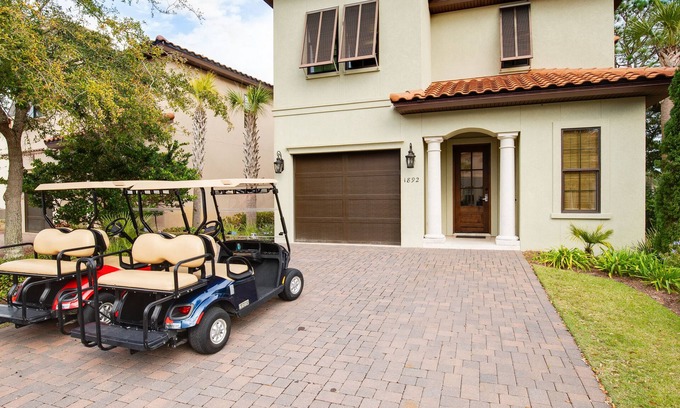Villa Lago House | Two Golf Carts ~ Golf Course View ~ Community Pool